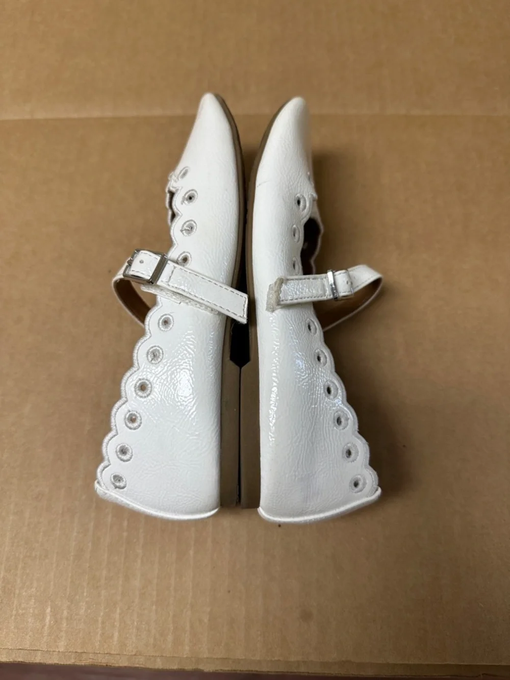 ##113, Young girl size 13, DV by Dolce Vita Flats with Scalloped Edge, Velcro